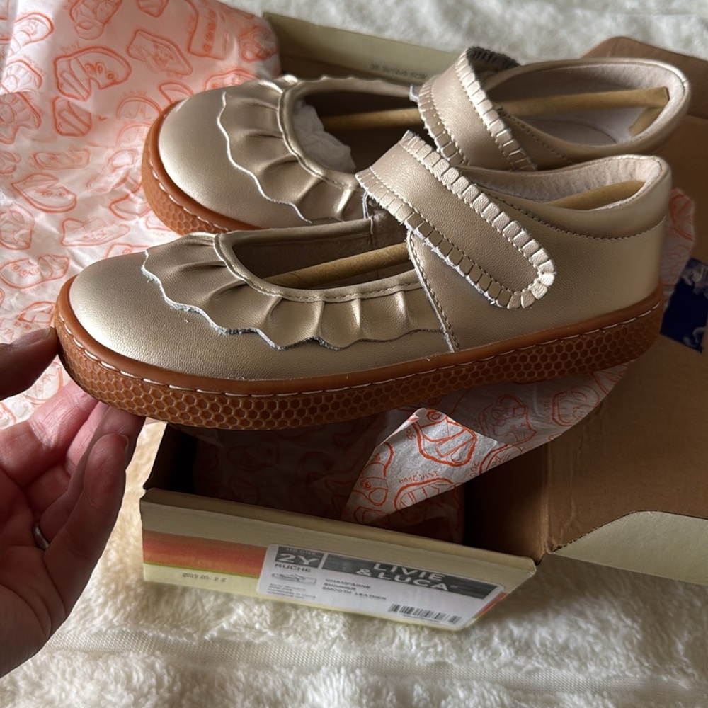 Livie & Luca size 2Y Ruche Champagne Shimmer Smooth Leather